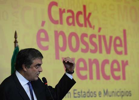 Cardozo, participa da cerimônia de adesão de mais oito Estados ao programa Crack, É Possível Vencer <p>Cardozo, participa da cerimônia de adesão de mais oito Estados ao programa Crack, É Possível Vencer</p><p> </p>