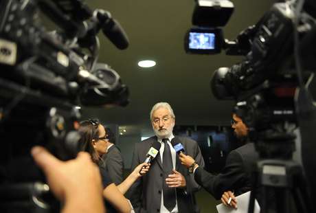 Ivan Valente (Psol-SP) afirmou que Aelton Freitas dá "aula de péssimo exemplo" Ivan Valente (Psol-SP) afirmou que Aelton Freitas dá "aula de péssimo exemplo"