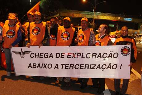 Manifestantes bloquearam um trecho da avenida Washington Luís <p>Manifestantes bloquearam um trecho da avenida Washington Luís</p>