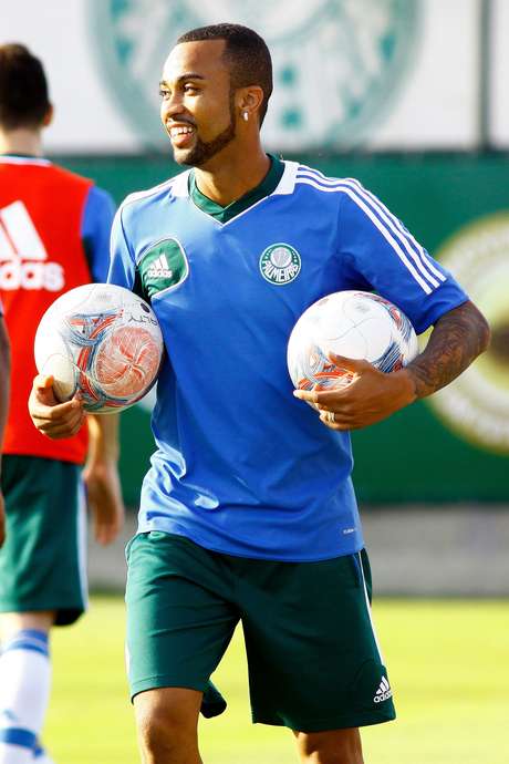 Dívida com Werder Bremen e salário alto podem levar à negociação de Wesley <p>Dívida com Werder Bremen e salário alto podem levar à negociação de Wesley</p>