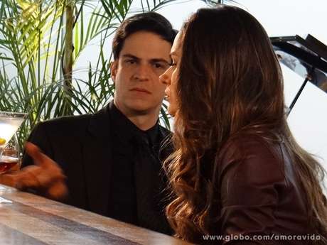 Félix quer sua parte na herança de Nicole e resolve cobrar Leila <p>Félix quer sua parte na herança de Nicole e resolve cobrar Leila</p>