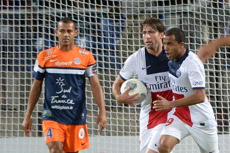 Lateral Maxwell fez gol de empate do time de Paris aparecendo como homem surpresa no ataque <p>Lateral Maxwell fez gol de empate do time de Paris aparecendo como homem surpresa no ataque</p>