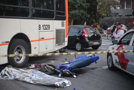 Uma pessoa morreu após o acidente na zona oeste da capital paulista Uma pessoa morreu após o acidente na zona oeste da capital paulista