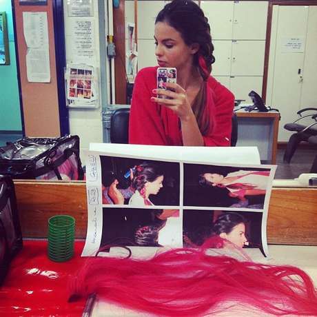 Sthefany Brito mostrou aos seguidores o processo de preparação de sua personagem <p>Sthefany Brito mostrou aos seguidores o processo de preparação de sua personagem</p>