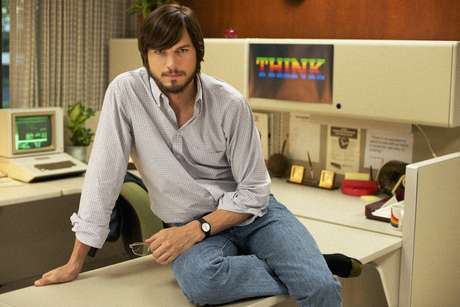 O ator de 35 anos na pele do fundador da Apple, Steve Jobs; longa estreia no Brasil em novembro O ator de 35 anos na pele do fundador da Apple, Steve Jobs; longa estreia no Brasil em novembro