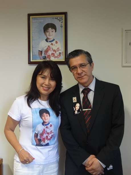 A deputada federal Keiko Ota e o presidente da associação dos familiares de vítimas da Boate Kiss, Adherbal Ferreira A deputada federal Keiko Ota e o presidente da associação dos familiares de vítimas da Boate Kiss, Adherbal Ferreira