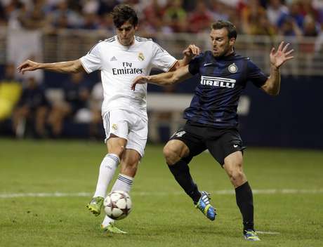 Kaká fez o primeiro gol da vitória do Real Madrid sobre a Inter de Milão Kaká fez o primeiro gol da vitória do Real Madrid sobre a Inter de Milão