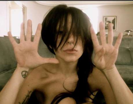Gaga ousou ao aparecer nua <p>Gaga ousou ao aparecer nua</p>