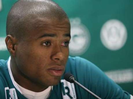 Eron volta a ter oportunidade com ausência de W. Matheus Eron volta a ter oportunidade com ausência de W. Matheus