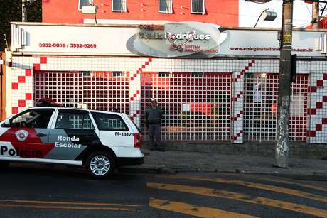 A polícia acompanhou o retorno às aulas no colégio da zona norte A polícia acompanhou o retorno às aulas no colégio da zona norte