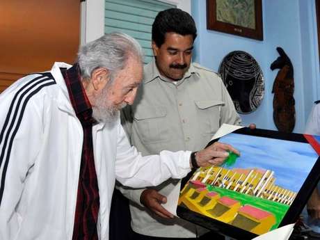 Fidel recebe presente do venezuelano Nicolás Maduro em imagem divulgada no dia 27 de fevereiro Fidel recebe presente do venezuelano Nicolás Maduro em imagem divulgada no dia 27 de fevereiro