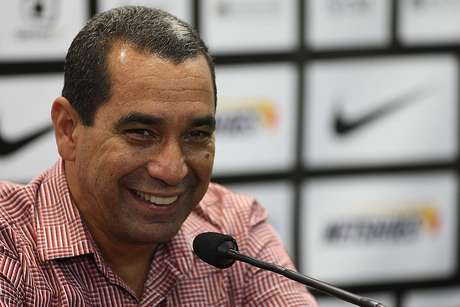 Zinho assumirá a gerência de futebol no lugar de Nei Pandolfo; novo gerente já garantiu que técnico Claudinei Oliveira não é interino <p>Zinho assumirá a gerência de futebol no lugar de Nei Pandolfo; novo gerente já garantiu que técnico Claudinei Oliveira não é interino</p>