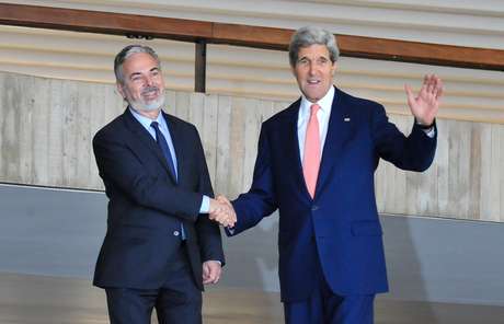 Pouco antes da visita de Kerry ao Brasil, uma comitivatécnica brasileira foi aos Estados Unidos para ouvir explicações de técnicos americanos sobre espionagem Pouco antes da visita de Kerry ao Brasil, uma comitivatécnica brasileira foi aos Estados Unidos para ouvir explicações de técnicos americanos sobre espionagem