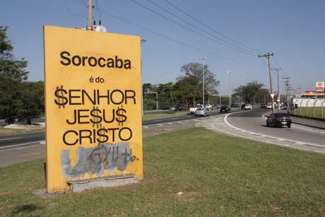 MP quer retirada do totem, por ferir laicidade do Estado MP quer retirada do totem, por ferir laicidade do Estado