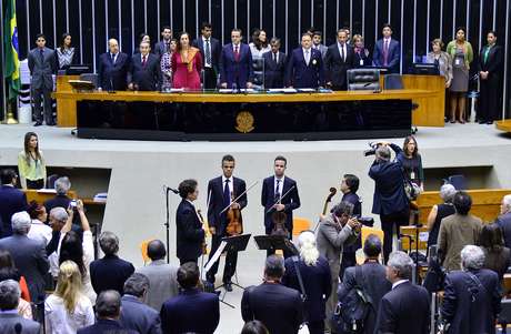 Os parlamentares perderam o mandato porque o partido foi colocado na ilegalidade pelo Tribunal Superior Eleitoral Os parlamentares perderam o mandato porque o partido foi colocado na ilegalidade pelo Tribunal Superior Eleitoral