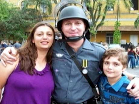 Segundo polícia, menino de 13 anos teria assassinado pai, mão, tia e avó Segundo polícia, menino de 13 anos teria assassinado pai, mão, tia e avó