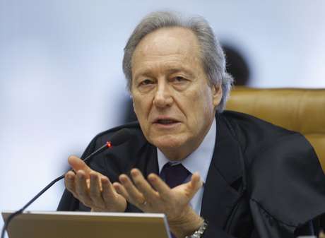 O revisor do processo do mensalão, Ricardo Lewandowski, bateu boca com o presidente do Supremo, Joaquim Barbosa <p> O revisor do processo do mensalão, Ricardo Lewandowski, bateu boca com o presidente do Supremo, Joaquim Barbosa</p>