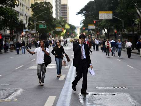 Via ficou fechada por quase cinco horas em função dos manifestantes que protestam contra o andamento da CPI dos Ônibus Via ficou fechada por quase cinco horas em função dos manifestantes que protestam contra o andamento da CPI dos Ônibus