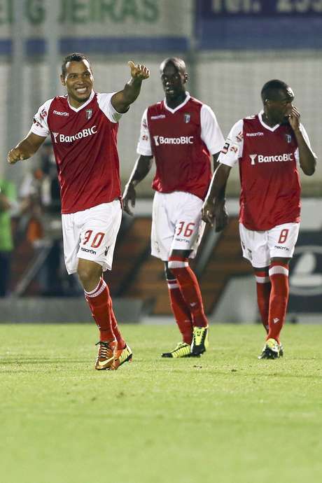 Braga venceu o Paços de Ferreira por 2 a 0 Braga venceu o Paços de Ferreira por 2 a 0