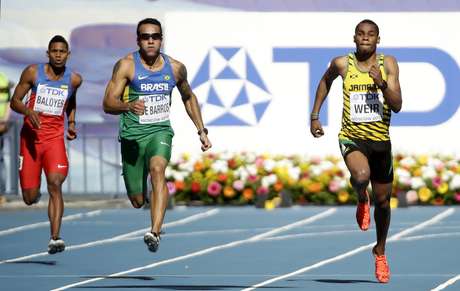 Bruno Lins não conseguiu a marca suficiente para avançar e foi eliminado na primeira fase da disputa dos 200 m <p>Bruno Lins não conseguiu a marca suficiente para avançar e foi eliminado na primeira fase da disputa dos 200 m</p>