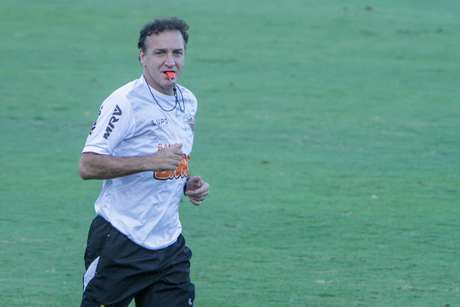 Cuca pode ganhar reforço para a zaga atleticana <p>Cuca pode ganhar reforço para a zaga atleticana</p>
