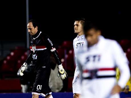 São Paulo não conseguiu voltar a vencer, mesmo com apoio da torcida nas arquibancadas <p>São Paulo não conseguiu voltar a vencer, mesmo com apoio da torcida nas arquibancadas</p>