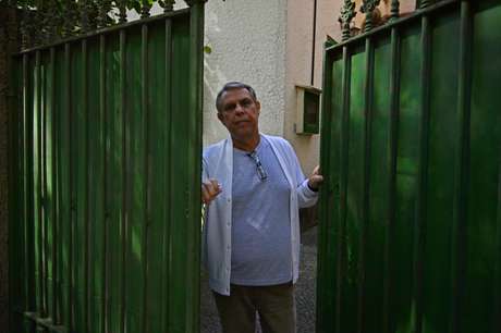 Seu Ricardo teve que se esconder no banheiro das bombas de gás Seu Ricardo teve que se esconder no banheiro das bombas de gás
