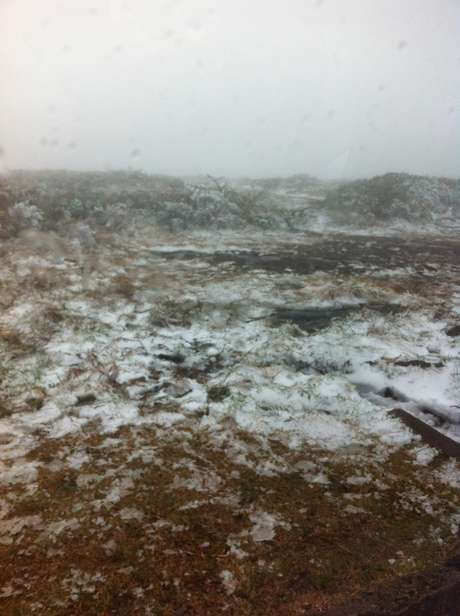 Morro da Igreja, em Urubici, amanheceu pelo segundo dia seguido repleta de neve <p>Morro da Igreja, em Urubici, amanheceu pelo segundo dia seguido repleta de neve</p>