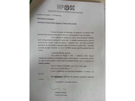 Carta do promotor Henrique Limongi chama união homoafetiva de 'indisputavelmente anômala' <p><a href="http://images.terra.com/2013/08/17/decisao-promotor-justica-henrique-limongi-sc-contra-uniao-estavel-gay-homoafetiva-casamento-priscila-minks-zanuzzo-repro.jpg" target="_blank">Carta do promotor Henrique Limongi</a> chama união homoafetiva de 'indisputavelmente anômala'</p>
