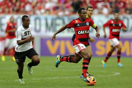 Confusão aconteceu antes do início da partida entre Flamengo e São Paulo, que terminou com empate por 0 a 0 <p>Confusão aconteceu antes do início da partida entre Flamengo e São Paulo, que terminou com empate por 0 a 0</p>