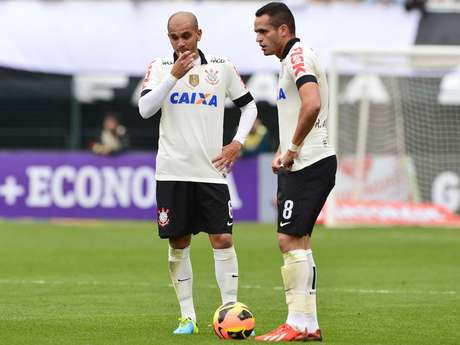 Fábio Santos e Renato Augusto estão fora da partida de quarta <p>Fábio Santos e Renato Augusto estão fora da partida de quarta</p>