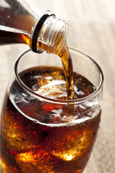 Um estudo realizado na Filadélfia, Estados Unidos, pelo professor Mohamed A. Bassiouny, da Temple University, aponta que o consumo excessivo de refrigerantes pode ser tão prejudicial à saúde bucal quanto o uso de metanfetamina, cocaína e crack Um estudo realizado na Filadélfia, Estados Unidos, pelo professor Mohamed A. Bassiouny, da Temple University, aponta que o consumo excessivo de refrigerantes pode ser tão prejudicial à saúde bucal quanto o uso de metanfetamina, cocaína e crack