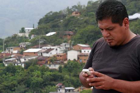 RCT utiliza o espectro radioelétrico para chamadas locais e internet para se comunicar com o restante do mundo RCT utiliza o espectro radioelétrico para chamadas locais e internet para se comunicar com o restante do mundo