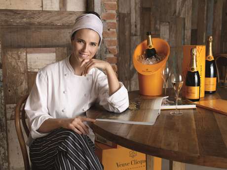 Helena Rizzo descobriu sua paixão pela culinária aos 14 anos e desde então tem trabalhado para descobrir e dominar novas técnicas e sabores <p>Helena Rizzo descobriu sua paixão pela culinária aos 14 anos e desde então tem trabalhado para descobrir e dominar novas técnicas e sabores</p>