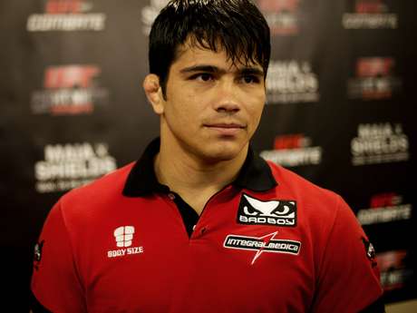 Erick treina com Anderson e defendeu a estratégia do ex-campeão <p>Erick treina com Anderson e defendeu a estratégia do ex-campeão</p>