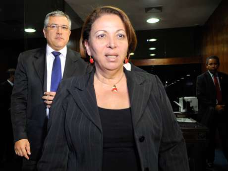A ministra das Relações Institucionais, Ideli Salvatti, e o ministro da Saúde, Alexandre Padilha, estiverem presentes no Congresso A ministra das Relações Institucionais, Ideli Salvatti, e o ministro da Saúde, Alexandre Padilha, estiverem presentes no Congresso