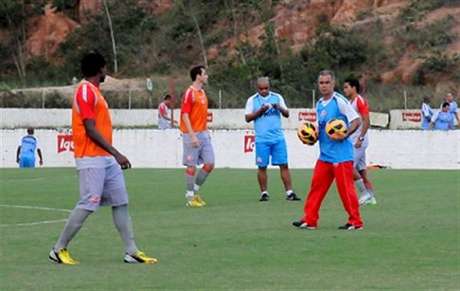 Treinador estreou com derrota diante do Fluminense, mas aposta na mesma escalação Treinador estreou com derrota diante do Fluminense, mas aposta na mesma escalação