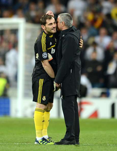Segundo Mourinho, Casillas exercia uma "influência negativa" sobre o elenco do Real <p>Segundo Mourinho, Casillas exercia uma "influência negativa" sobre o elenco do Real</p>
