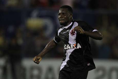 Carlos Tenório marcou duas vezes na vitória do Vasco <p>Carlos Tenório marcou duas vezes na vitória do Vasco</p>