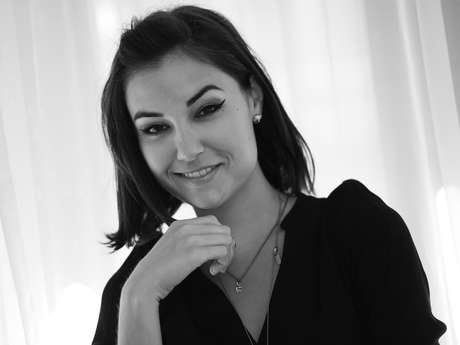 Uma das atrizes mais audaciosas da indústria pornô, de 2006 a 2011, Sasha Grey veio ao Brasil para lançar seu primeiro romance erótico, 'Juliette Society', que conta a história de uma universitária que se envolve com uma fraternidade sexual Uma das atrizes mais audaciosas da indústria pornô, de 2006 a 2011, Sasha Grey veio ao Brasil para lançar seu primeiro romance erótico, 'Juliette Society', que conta a história de uma universitária que se envolve com uma fraternidade sexual