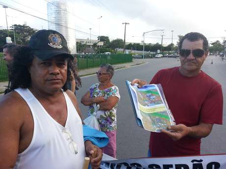 Moradores do Coque propõem trajeto alternativo que não prejudicaria os 58 imóveis que estão sendo desapropriados na comunidade <p>Moradores do Coque propõem trajeto alternativo que não prejudicaria os 58 imóveis que estão sendo desapropriados na comunidade</p>