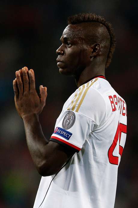 Balotelli pegou pesado na brincadeira com Poli <p>Balotelli pegou pesado na brincadeira com Poli</p>