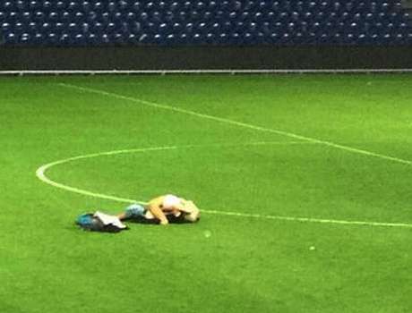Ato protagonizado por dois jovens ocorreu no último domingo, após o empate por 0 a 0 entre Brondby e Randers <p>Ato protagonizado por dois jovens ocorreu no último domingo, após o empate por 0 a 0 entre Brondby e Randers</p>