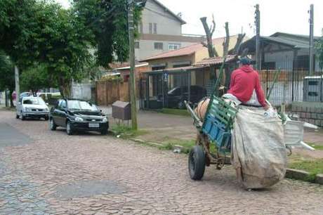 Carroceiros e caminheiros poderão participar de programas de inserção profissional em reciclagem ou outras áreas <p>Carroceiros e caminheiros poderão participar de programas de inserção profissional em reciclagem ou outras áreas</p>