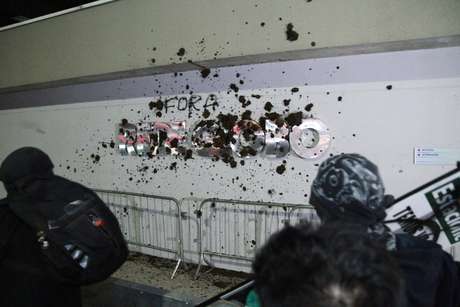 Durante os protestos que eclodiram em junho, a Rede Globo e veículos afiliados foram alvo dos manifestantes em diversas cidades <p>Durante os protestos que eclodiram em junho, a Rede Globo e veículos afiliados foram alvo dos manifestantes em diversas cidades</p>