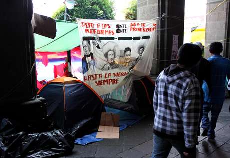 Notimex Aspecto del campamento de los Maestros de la Coordinadora Nacional de Trabajadores de la Educación (CNTE), en la plancha del Zócalo capitalino.