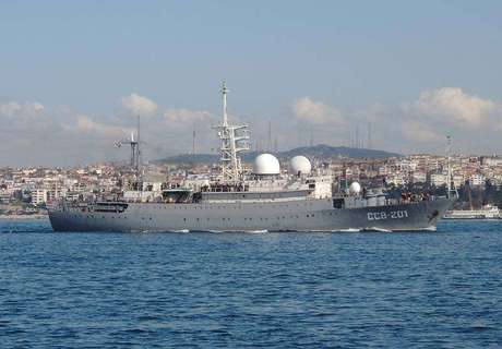 O navio russo SSV-201 em imagem de arquivo O navio russo SSV-201 em imagem de arquivo