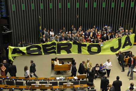 Frente Parlamentar pede aprovação da PEC do Voto Aberto Frente Parlamentar pede aprovação da PEC do Voto Aberto