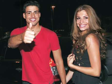 Terra Brasil. Cauâ Reymond junto a su esposa, Grazi Massafera.