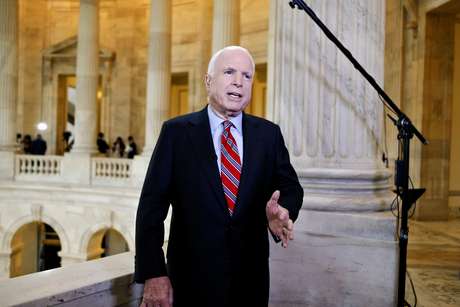 Senador John McCain usou um jornal russo para responder ao presidente Putin <p>Senador John McCain usou um jornal russo para responder ao presidente Putin</p>